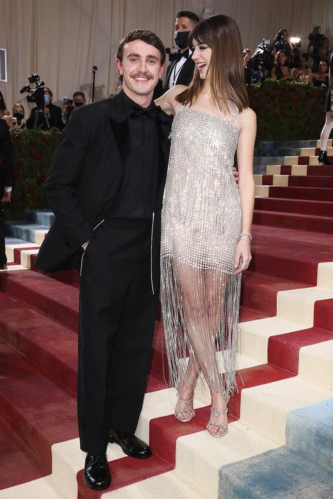 Paul Mescal Met Gala, Daisy Edgar Jones Paul Mescal, Paul Mescal And Daisy Edgar Jones, Paul Mescal, Daisy Edgar Jones Style, All Black Suit, Flapper Style Dresses, Normal People, Met Gala Red Carpet