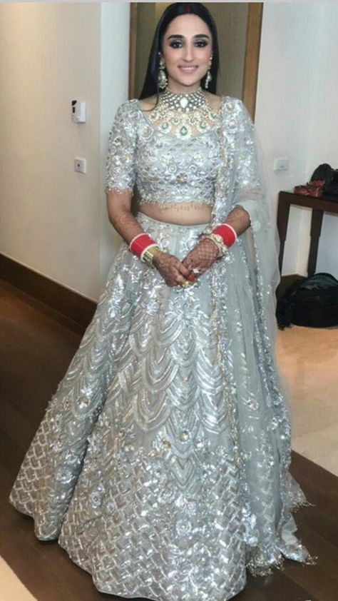 Silver Lehenga, Lehenga Styles, Reception Couple, Grey Lehenga, Bengali Bridal Makeup, Lehenga Red, Reception Look, Lehenga Designs Simple, Indian Bride Outfits