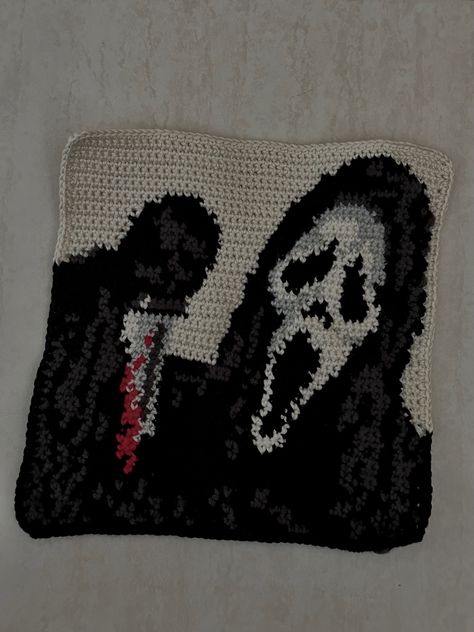 Scream Movie Crochet, Horror Knitting, Crochet Ghost Face, Ghost Face Crochet, Ghostface Crochet, Vinyl Crochet, Tapestry Crochet Patterns, Crochet Design Pattern, Ghost Face