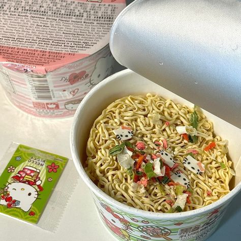 sanrio Hello Kitty Noodles, Hello Kitty Ramen, Japanese Sauce, Hello Kitty Photos, Flavored Rice, Japanese Noodles, Chocolate Company, Yummy Comfort Food, Ramen Bowl