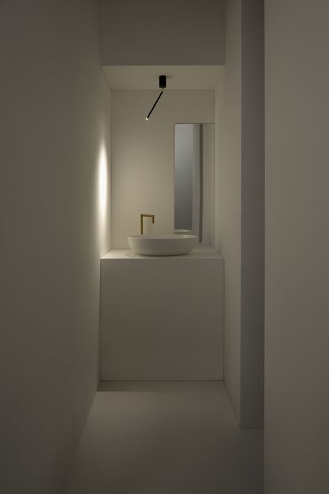 vesoi srl - tubetto immagine 2 Minimalist Toilets, Bathroom Lighting Design, Ceiling Lamp Design, Spa Lighting, Bath Lighting, Interior Minimalista, Bathroom Images, Bathroom Light, Bad Design