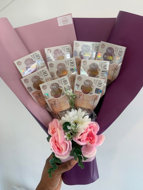 Luxury money bouquet made with real cash notes Money Hamper, Purple Money, Money Bouquets, Pound Money, Extravagant Gifts, Money Flowers, Money Bouquet, Balloon Flowers, Artificial Roses