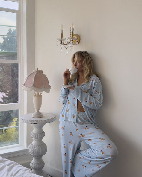 cute girl aesthetic style vibes baby blue pyjamas cosy cottage core slow living Pyjama Photoshoot Ideas, Pyjama Photoshoot, Aesthetic Pijamas, Nikki Aesthetic, Pijama Aesthetic, Pyjama Aesthetic, Loungewear Ideas, Blue Pyjamas, Pajamas Aesthetic