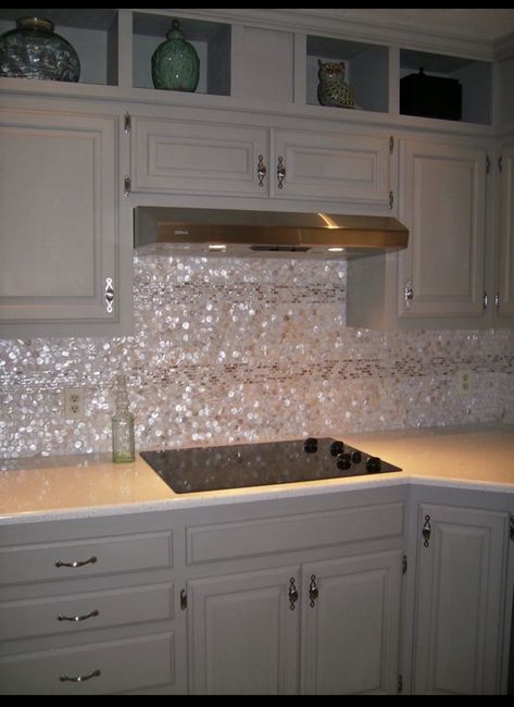 Marble Backsplash Ideas, Natural Backsplash, Pearl Backsplash, Mother Of Pearl Tile, Mother Of Pearl Backsplash, Backsplash Arabesque, Neutral Backsplash Kitchen, Paint Backsplash, Shiplap Backsplash