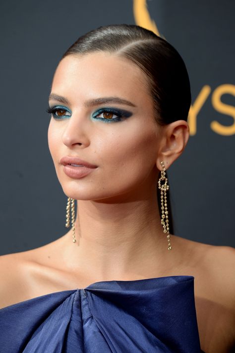 The Best Emmys Hair and Makeup Looks That Were Almost Too Pretty to Handle Makeup For Blue Dress, Matte Red Lips, Red Carpet Makeup, Cute Eyeshadow Looks, Red Carpet Beauty, Red Carpet Hair, Blue Party Dress, Olivia Culpo, Stunning Makeup