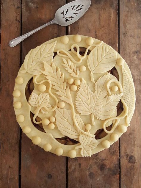 Recipes Fancy, Fancy Pie Crust, Pie Crust Art, Beautiful Pie Crusts, Pie Crust Designs, Pie Decoration, Pies Art, Pastry Pie, Pastry Art