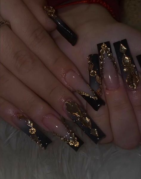 Nails For Black Dress Ideas, Birthday Nails With Black Dress, Xv Nails Black, Sweet 16 Dresses Black And Gold, Gold Black Nails Ideas, Gold Black Acrylic Nails, Black And Gold Nails Wedding, Black And Gold Quinceanera Centerpieces, Black And Gold Long Acrylic Nails