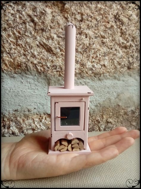 Miniature Wood Stove Diy, Dollhouse 1:12, Dolls House Furniture Diy, Miniature Oven, Diy Dollhouse Miniatures, Miniature Stove, Cabin Dollhouse, Mini Fireplace, Dollhouse Fireplace