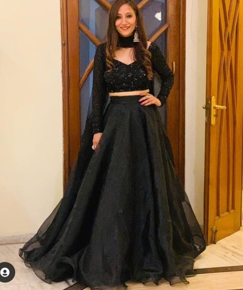 Lahnga In Black Colour, Space Silk Lehanga, Black Lahnga Party Wear, Black Simple Lehenga, Black Lehenga Outfit Ideas, New Lehanga Models Designs, Black Lehenga For Wedding, Black Lehanga Ideas, Bolus Design New