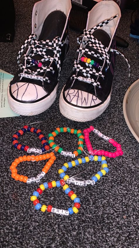 Kandi On Shoes, Kandi Shoes, Converse Ideas, Scene Shoes, Scene Kandi, Alt Shoes, Cool Converse, Converse Design, Grunge Shoes