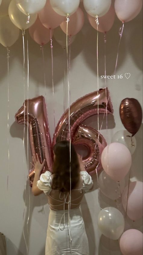 Sweet 16 Pink Aesthetic, Sweet 16 Decorations Aesthetic, 16th Bday Aesthetic, Birthday Aethstetic, Sweet 16 Small Party Ideas, Sweet 16 Picture Ideas, 16 Birthday Aesthetic, Sweet Sixteen Ideas, Sweet Sixteen Cakes