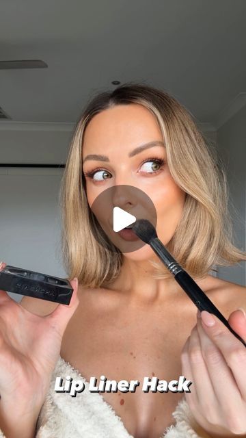 RACHEL DE OLIVEIRA on Instagram: "Turn any lip liner into a transfer proof long wearing lip liner 👄   What do you think guys? X  #makeuphack #liplinerhack #longwearing #makeuptipsandtricks #makeupforbeginners #over40makeup" How To Keep Lip Liner On All Day, How To Do Lip Liner Tutorials, How To Use Lip Liner Tutorials, How To Lip Liner, How To Apply Lip Liner Tutorials, Make Up Forever Lip Liner, Lipliner Looks, How To Apply Lip Liner, How To Overline Your Lips