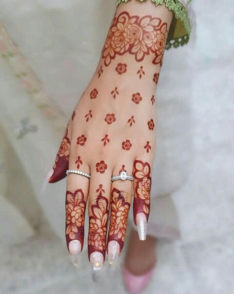 Teej simple mehndi designs Simple And Beautiful Mehndi Designs, Beautiful Mehndi Designs, Mehedi Design, Beautiful Mehndi, Beautiful Mehndi Design, Henna Mehndi, Mehndi Designs, Henna, Quick Saves