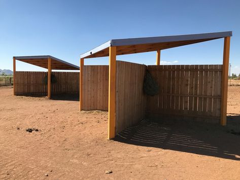 Horse Run In Shelter Simple, Horse Paddock Shelter, Horse Lean To, Diy Horse Stalls Cheap, Cheap Horse Shelter, Outdoor Horse Stalls, Horse Corral Ideas, Horse Pasture Shelter, Horse Shelter Ideas Cheap