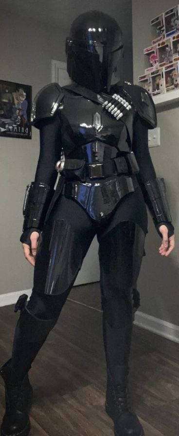 Star Wars Dress Up Diy, Mandalorian Outfit Ideas, Female Starwars Costumes, Mandolorian Costume Women, Mandolorian Couples Costume, Female Star Wars Outfits, Mandolorian Armour Oc Female, Star Wars Jedi Outfits Women, Star Wars Oc Cosplay