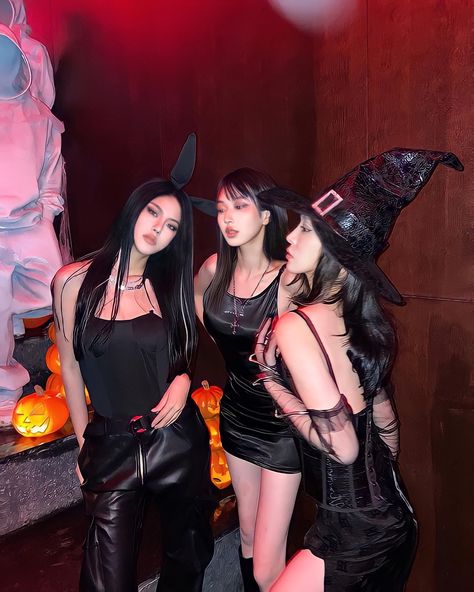 Asian Halloween Outfit, Hot Best Friends Aesthetic, Halloween Outfit Ideas For Best Friends, Douyin Halloween Costume, Halloween Costumes Korean, Korean Halloween Costumes, Asian Halloween Ideas, Halloween Korean, Asian Halloween