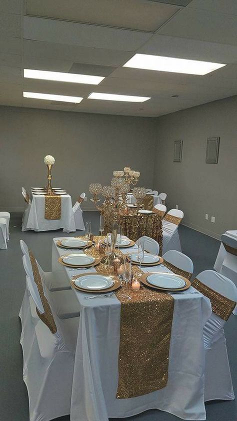 White Tablecloth With Gold Runner, White Table With Gold Runner, White And Gold Birthday Theme Table Settings, White Table Cloth With Gold Runner, White And Gold Party Decorations Table, White Gold Quinceanera Theme, Golden Wedding Anniversary Ideas Decor, 50th Birthday White And Gold, Gold 15 Decorations