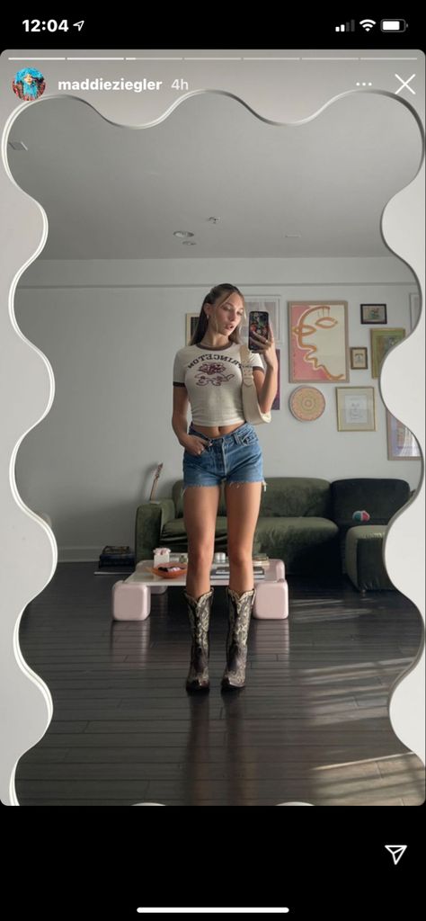 Maddie Ziegler Style, Maddie Ziegler Photoshoot, Maddie Ziegler Instagram, Maddie Z, Cute Ootd, Maddie And Mackenzie, Romanticising Life, Kenzie Ziegler, Rebecca Ferguson