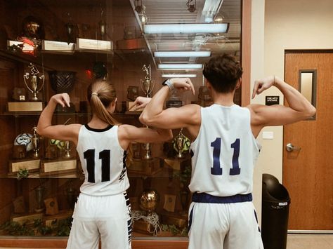 Cute Basketball Couples Pictures, Basketball Boyfriend Pictures, Sibling Basketball Pictures, Basketball Couples Goals, Sports Couple Aesthetic, Cute Basketball Couples, Couples Basketball Pictures, Basketball Couple Goals, Basketball Boyfriend Goals