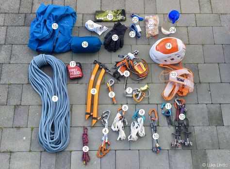 Lightweight summer mountaineering kit Climbing Gears, Mountain Climbing Gear, Mountaineering Equipment, Indoor Rock Climbing, Climbing Harness, Survival Life Hacks, Kit Design, Climbing Gear, Survival Life