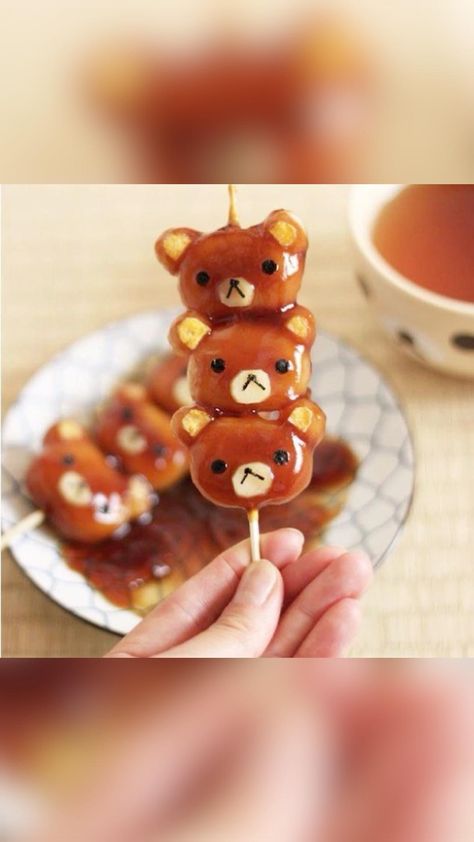 Mitarashi Dango, Kawaii Dessert, Kawaii Cooking, Cute Baking, Cute Snacks, Japanese Dessert, Think Food, Japanese Snacks, Asian Desserts