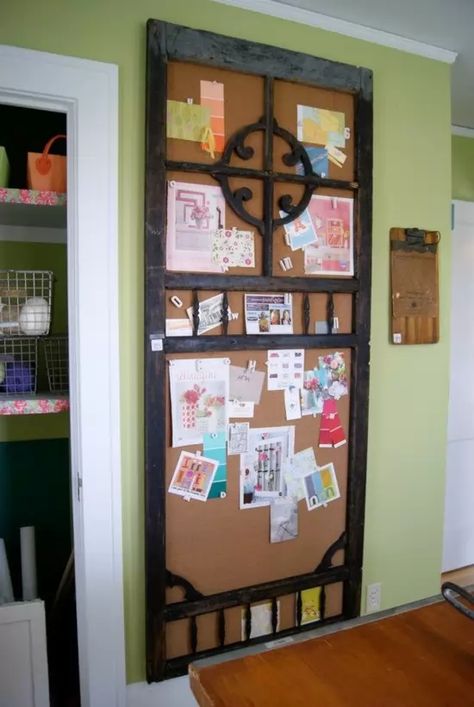 9 creative ways to repurpose an old baby crib Old Screen Doors, Doors Repurposed, Screen Doors, Deco Originale, Up House, Healthy Detox, Entertaining Recipes, Old Door, Christmas Cocktails