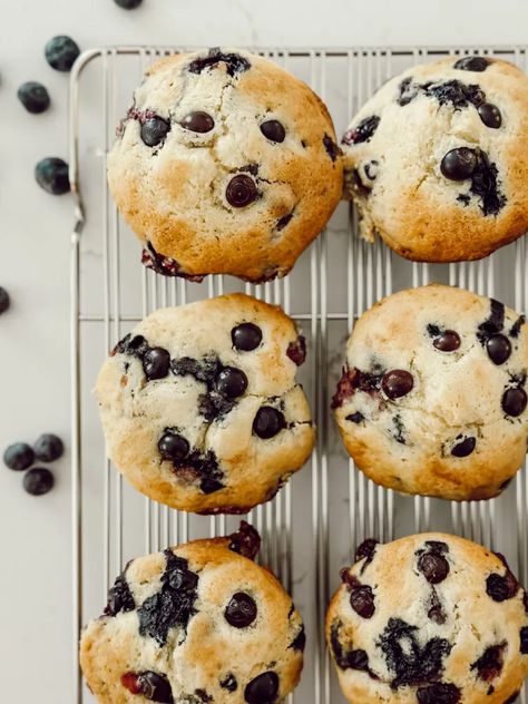 The best fluffiest lemon & blueberry muffin recipe ever! This family favorite muffin recipe is packed with fresh blueberries and hints of lemon...the perfect breakfast or snack comfort food option. Blueberry Buttermilk Muffins, Lemon Zest Recipes, Buttermilk Blueberry Muffins, Lemon Blueberry Muffins Recipe, Buttermilk Blueberry, Buttermilk Muffins, Blueberry Muffin Recipe, Blueberry Muffins Recipe, Best Blueberry Muffins