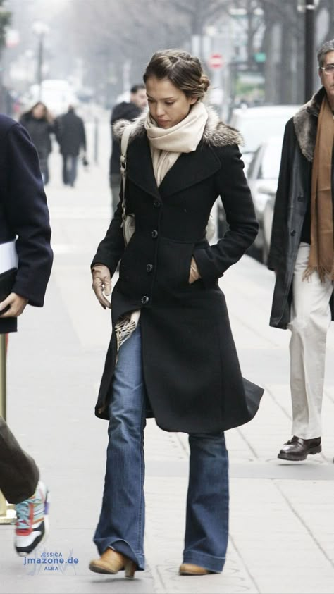 Jessica Alba 2000s Street Style, Jessica Alba Fashion 2000s, Jessica Alba Winter Outfits, Jessica Alba Fits, Jessica Alba Style 2000s, Jessica Alba Y2k, Jessica Alba Outfits 2000s, Jessica Alba Paparazzi, Jessica Alba Outfit Casual