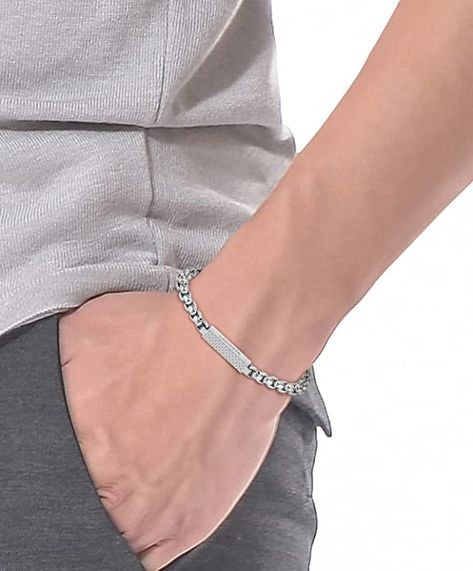 Box chain men's bracelet by Lacoste Inner circumference: 19 cm Closure: Magnetic Get it here: https://amzn.to/3XpkJxR #Jewellery #Bracelet #Lacoste Boys Bracelets, Bracelets For Boyfriend, Mens Bracelet Silver, Men's Bracelet, Lacoste Men, Chains For Men, Box Chain, Silver Man, Amazon Fashion