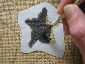 Diy Resin Crafts Ideas, Resin Crafts Ideas, Burlap Art, Framed Burlap, Burlap Projects, Diy Burlap, Jute Crafts, Painted Bags, Printing On Burlap