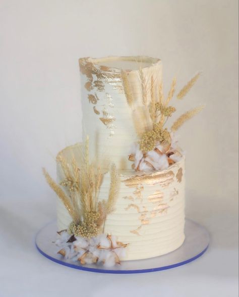 White Party Cake Ideas, Boho Two Tier Cake, Boho Style Cake Birthday, Elegant 60th Birthday Cake For Ladies, Bolo Boho Chic Aniversario, Boho Chic Cake Ideas, Wedding Cake Boheme, Boho Birthday Cake For Women, Boho Baptism Cake