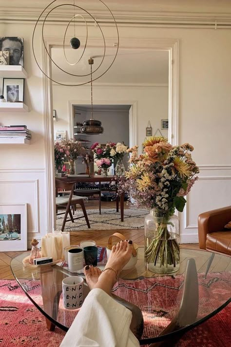 10 ways to steal French girl interior style - Vogue Australia French Girl Apartment, French Interior Style, Parisian Apartment Decor, Sabina Socol, French Style Interior, Parisian Decor, Parisian Interior, French Apartment, French Interior Design