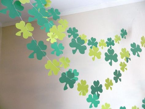 St Patrick's Decorations - 6 foot Shamrock Garland Irish Decorations, Shamrock Garland, St Patricks Decorations, First Birthday Decor, Happy St Patty's Day, 1st Birthday Photo, Irish Decor, Birthday Photo Props, St Patrick's Day Decorations