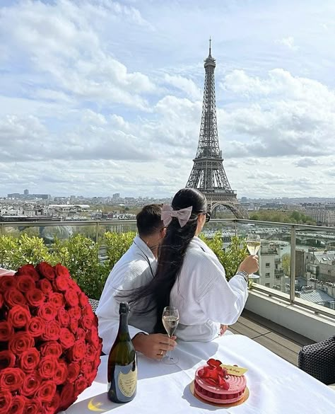 Luxury Relationship Goals, New Year Couple Goals, Luxury Lifestyle Family, Billionaire Wife, Luxury Proposal, Spoiled Girlfriend, Paris Honeymoon, Rich Couple, Elegant Wedding Themes