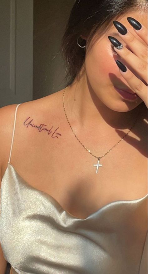 Collar Bone Tattoo Baddie, Colar Bone Tattoo For Women Simple, Collar Tattoo, Line Drawing Tattoos, Collarbone Tattoo, Pretty Hand Tattoos, Dope Tattoos For Women, Small Hand Tattoos, Collar Bone Tattoo