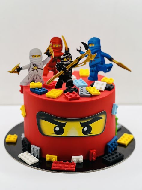 Ninjago Lego Cake, Birthday Cake Ninjago, Ninjago Themed Birthday Party, Lego Themed Birthday Party Cake, Lego Pasta, Ninja Go Cake, Ninjago Cake Ideas, Ninjago Birthday Cake, Ninjago Torte