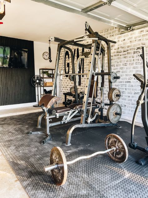 Garage Gym Ideas Layout, Garage Home Gym, Garage Gym Design, Garage Gym Flooring, Shelves Garage, Garage Gym Ideas, Diy Garage Work Bench, Garage Mudroom, Flooded House