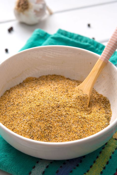 Homemade adobo seasoning recipe with garlic and oregano. Easy Goya adobo substitute! Adobe Seasoning Recipes, Adobo Recipe Puerto Rican, Homemade Adobo Seasoning, Goya Adobo Seasoning Recipes, Goya Seasoning Recipe, Adobo Seasoning Recipe, Adobe Recipe, Adobe Seasoning, Homemade Sofrito Recipe Puerto Rico