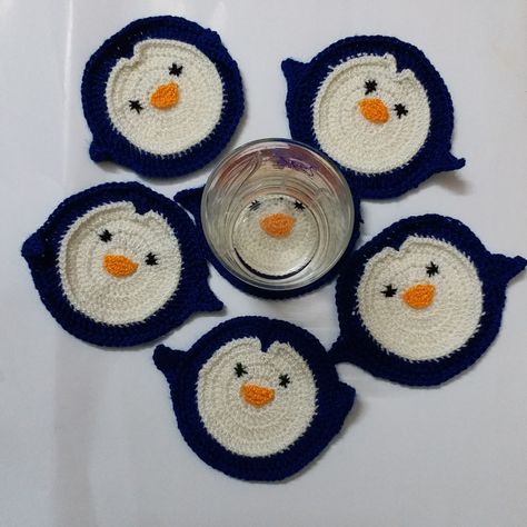 Penguin Crochet Coaster, Snowman Coasters Crochet, Pingu Crochet, Cute Pingu, Christmas Knits, Penguin Crochet, Crocheted Christmas, Crochet Penguin, Crochet Christmas Gifts