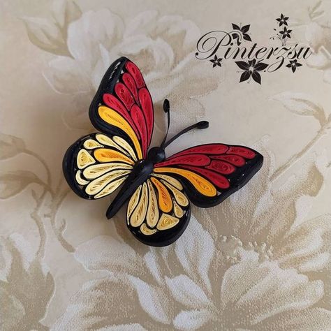 Quilled Butterfly, Quilling Butterflies, Quilling Arts, Quilling Butterfly, Quilling Dolls, Diy Quilling Crafts, Quilling Flower Designs, Paper Quilling Earrings, Paper Quilling Ideas