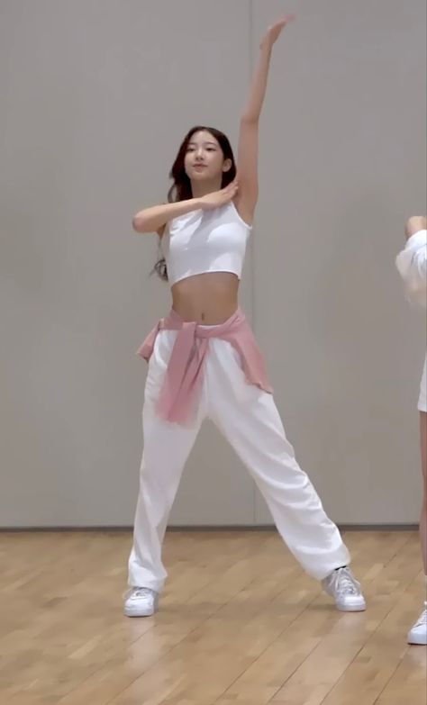 What To Wear To Contemporary Dance Practice, Kazuha Dance Practice Outfit, Kazuha Dance Practice, Kpop Dr Dance Practice Outfits, Kpop Idol Practice Outfit, Cute Dance Outfits For Practice, Idol Dance Practice Outfits, Kpop Dance Outfits Practice, Kpop Idol Dance Practice Outfits