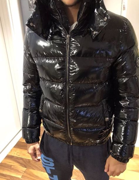 Bubble Coat, Pvc Raincoat, Shiny Jacket, Peacoats, Jackets Winter, Moncler Jacket, Jacket Outfit, Winter Coats, Leather Jackets