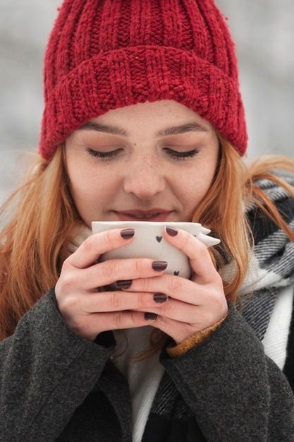 Holding Tea Cup, Navidad Aesthetic, Ski Fits, Snow Woman, Snow Photoshoot, Good Insta Captions, Photo Woman, Insta Captions, Winter Photoshoot