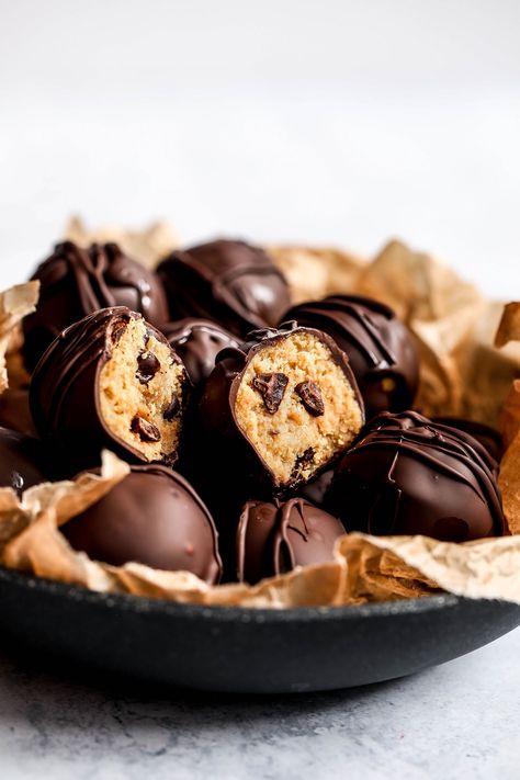 Chickpea Cookie Dough Balls - UK Health Blog - Nadia's Healthy Kitchen Chickpea Cookie Dough, Chickpea Cookies, Crunch Bars, Cookie Dough Truffles, Vegan Cookie Dough, Salted Caramel Fudge, Caramel Crunch, Vegan Caramel, Homemade Nutella