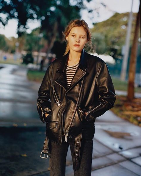 Golden hour, with the Oversized Biker Biker Jacket Outfit, Leather Jacket Outfits, Rocker Style, T Shirt And Jeans, Tomboy Fashion, 가을 패션, Celebrity Outfits, Black Leather Jacket, Preppy Outfits