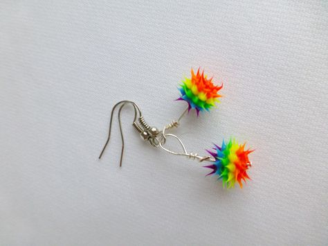 Rainbow spiky earrings from DonkeyandtheUnicorn. Spikes Fashion, Spike Earrings, Rainbow Earrings, Polymer Clay Projects, Clay Projects, School Fashion, Piercings, Jewelry Accessories, Sparkle