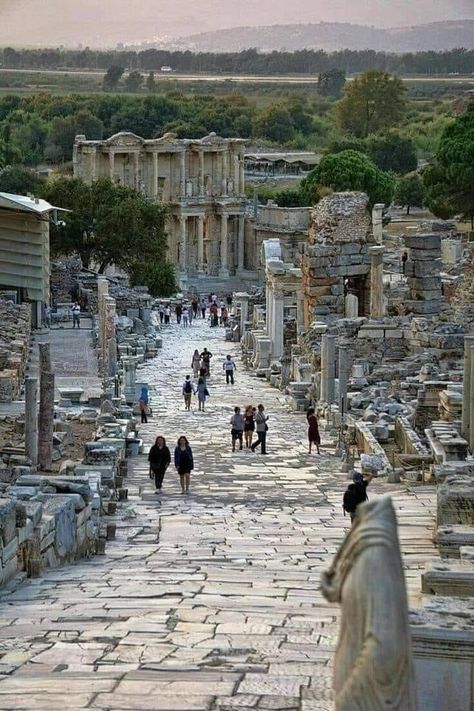 Ephesus Turkey, Pompeii Ruins, Architecture Antique, Halong Bay, Turkey Travel, Ancient City, The Ruins, Historical Place, Ancient Architecture