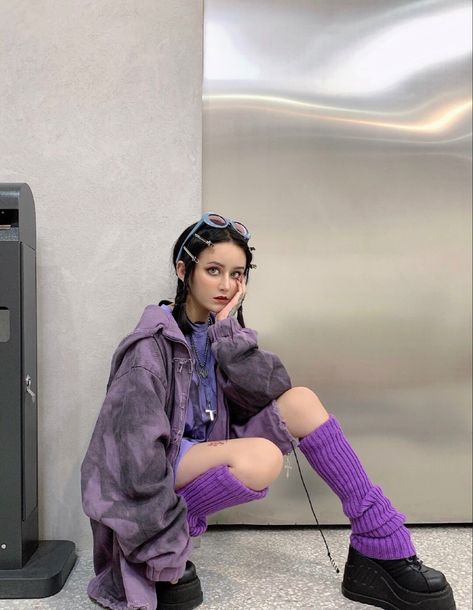 Purple Leg Warmers Outfit, Y2k Purple Aesthetic, Purple Y2k Outfit, Violet Outfits, Outfits With Leg Warmers, Cute Y2k Outfits, Fame Clothes, Leg Warmers Outfit, Punk Street Style