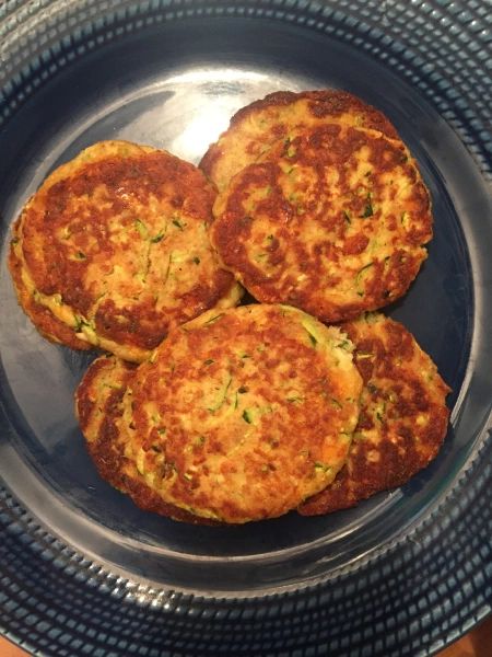 Tuna Cakes Easy, Tuna Patties Easy, Tuna Zucchini, Zucchini Cakes Recipe, Zucchini Patties, Canned Tuna Recipes, Easy Healthy Lunch Recipes, Tuna Patties, Tuna Cakes