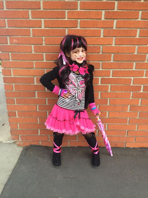 DIY: Draculaura from "Monster High"! Draculaura Costume, Dress Up Day, Thanksgiving Ideas, Halloween Ideas, Kids Costumes, Monster High, Sugar Skull, Harajuku, Dress Up